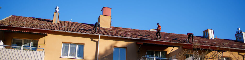 Tvätt av tegeltak i Uppsala